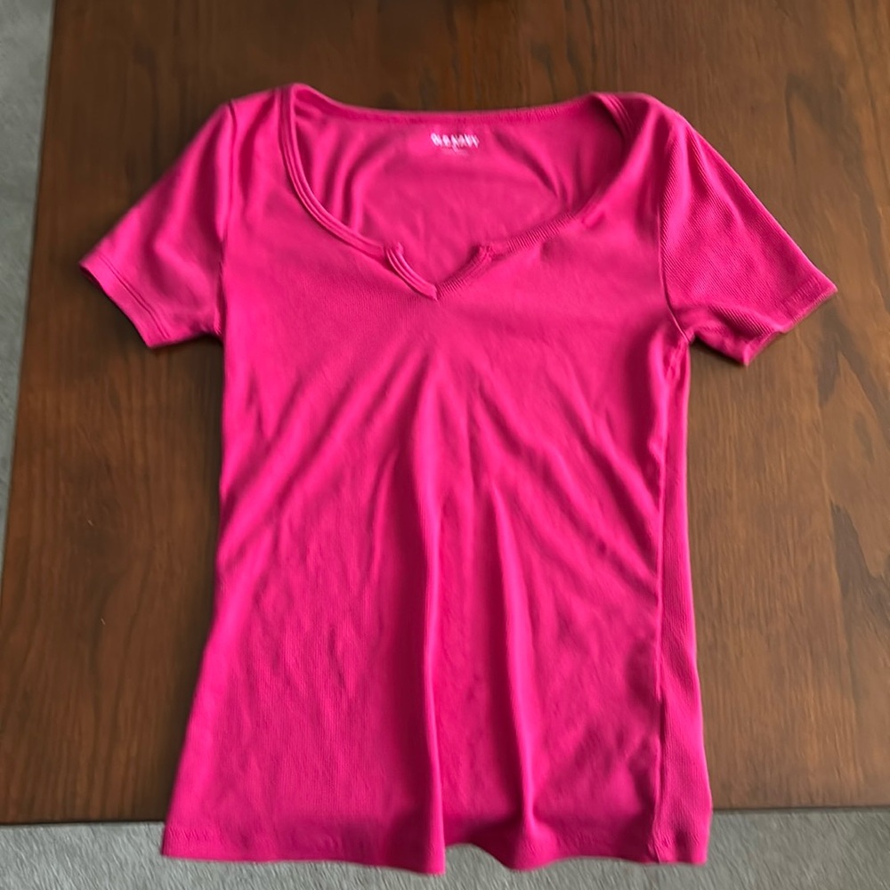 Old Navy tee shirt